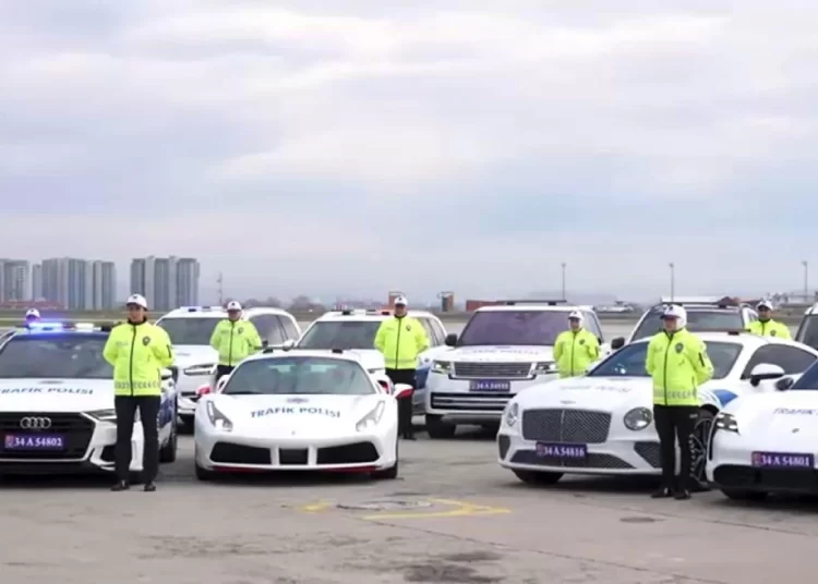 Operasyonlarda ele geçirilen 23 araç emniyete verildi 1 Operasyonlarda ele geçirilen 23 araç emniyete verildi