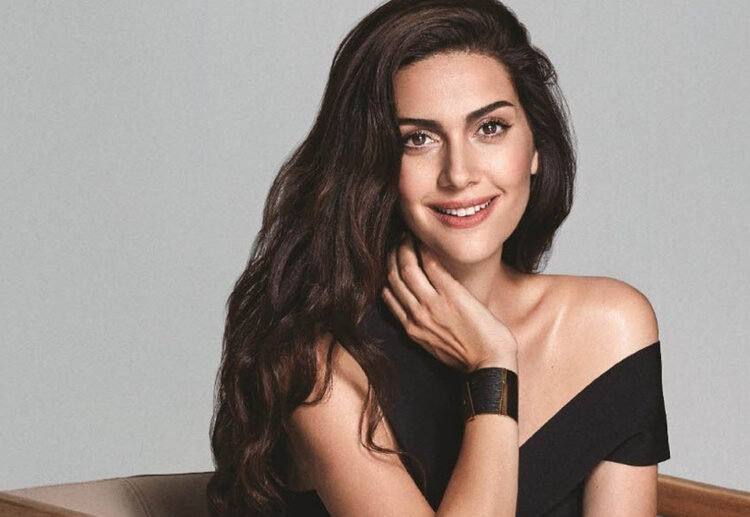 Ünlü sanatçı Korel’den tesettürlü genç kıza anlamlı destek