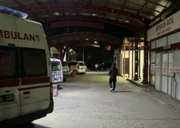 Bıçakla yaraladığı kişiyi takip edip hastanede bir daha bıçakladı