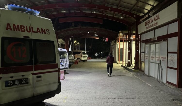 Bıçakla yaraladığı kişiyi takip edip hastanede bir daha bıçakladı