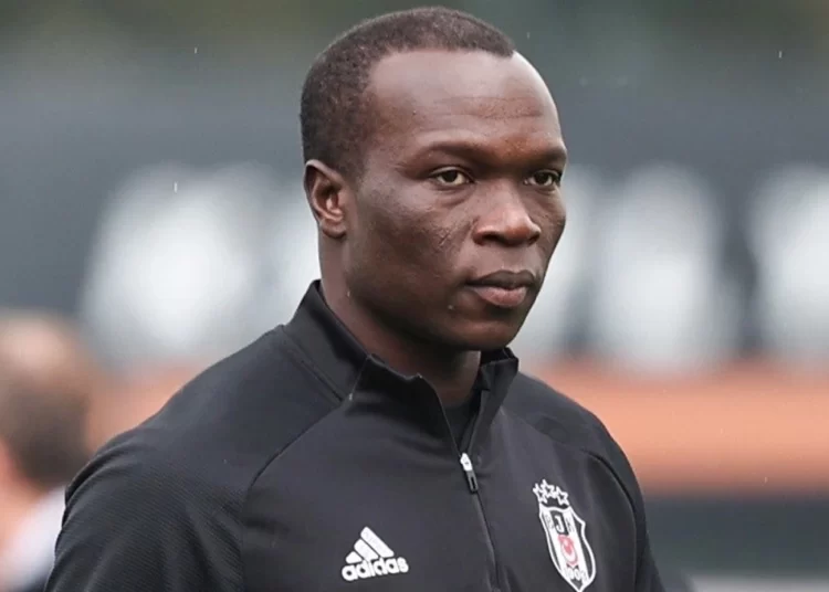 Kamil Aslan'ın kulis haberi... Beşiktaşlı Aboubakar, Paris’e saç ektirmeye gitmiş 1 Kamil Aslan’ın kulis haberi… Beşiktaşlı Aboubakar, Paris’e saç ektirmeye gitmiş