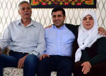 Demirtaş’ın babası hayatını kaybetti: Merak etme baba, yüreğim bu hücreden büyüktür