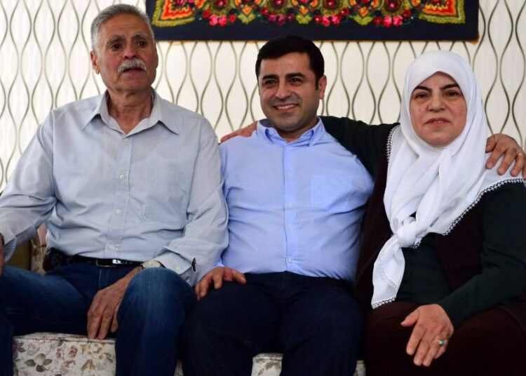 Demirtaş’ın babası hayatını kaybetti: Merak etme baba, yüreğim bu hücreden büyüktür