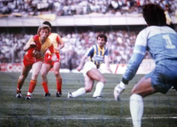 “Zıt kardeşler” Fenerbahçe ve Galatasaray’ın rekabetinden ilginç notlar