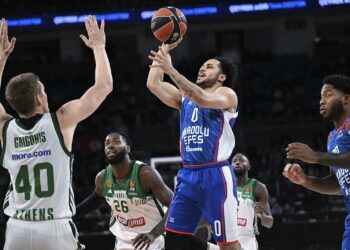 Anadolu Efes, Panathinaikos'u son saniye basketleriyle devirdi 3 Anadolu Efes, Panathinaikos’u son saniye basketleriyle devirdi