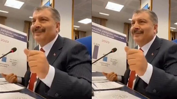 Fahrettin Koca ‘para sayma’ hareketi için doktorlardan özür diledi