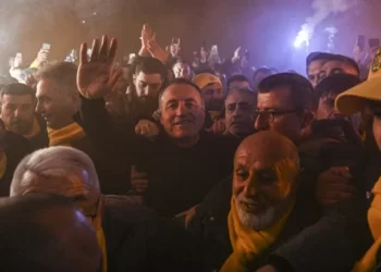 Hakeme saldıran Faruk Koca ‘kahraman gibi’ karşılandı