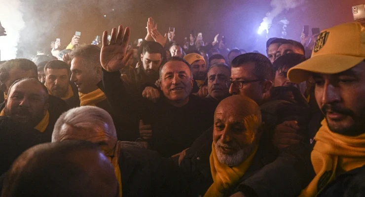 Hakeme saldıran Faruk Koca ‘kahraman gibi’ karşılandı 1 Hakeme saldıran Faruk Koca ‘kahraman gibi’ karşılandı