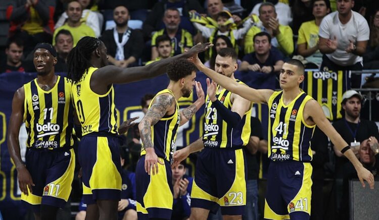 Fenerbahçe Beko, yeni hocasıyla çıktığı ilk maçtan galip çıktı