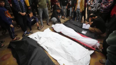 İsrail, Gazze'ye uçaklarla bomba yağdırdı, en az 100 Filistinli hayatını kaybetti 3 İsrail, Gazze'ye uçaklarla bomba yağdırdı, en az 100 Filistinli hayatını kaybetti