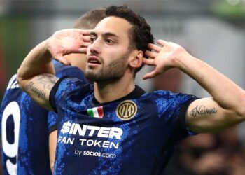 Hakan Çalhanoğlu en iyi 100 listesinde 4 Hakan Çalhanoğlu en iyi 100 listesinde