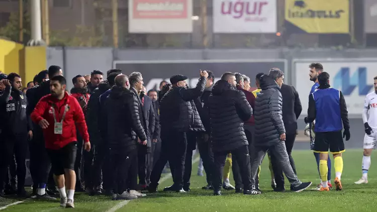 Türk futboluna yeni bir kara leke! İstanbulspor Başkanı takımını sahadan çekti 1 Türk futboluna yeni bir kara leke! İstanbulspor Başkanı takımını sahadan çekti