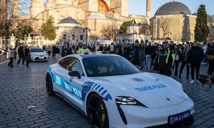 ‘El konulan lüks otomobillere polisler binmek istemiyor’