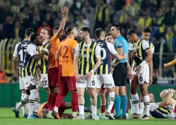 Kadıköy’de ‘tatsız tuzsuz’ derbi! Gol yok, faul çok