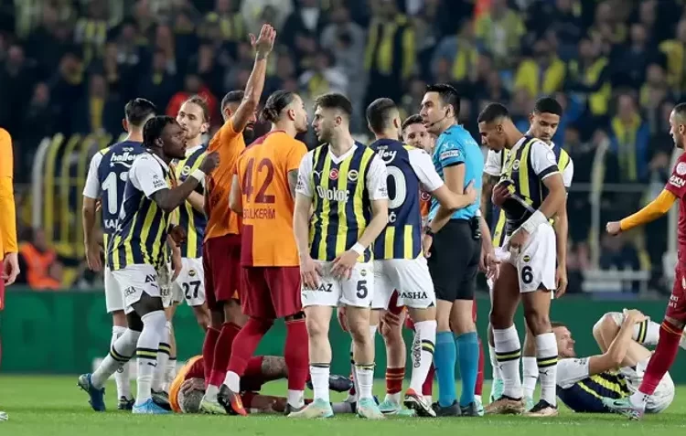 Kadıköy’de ‘tatsız tuzsuz’ derbi! Gol yok, faul çok