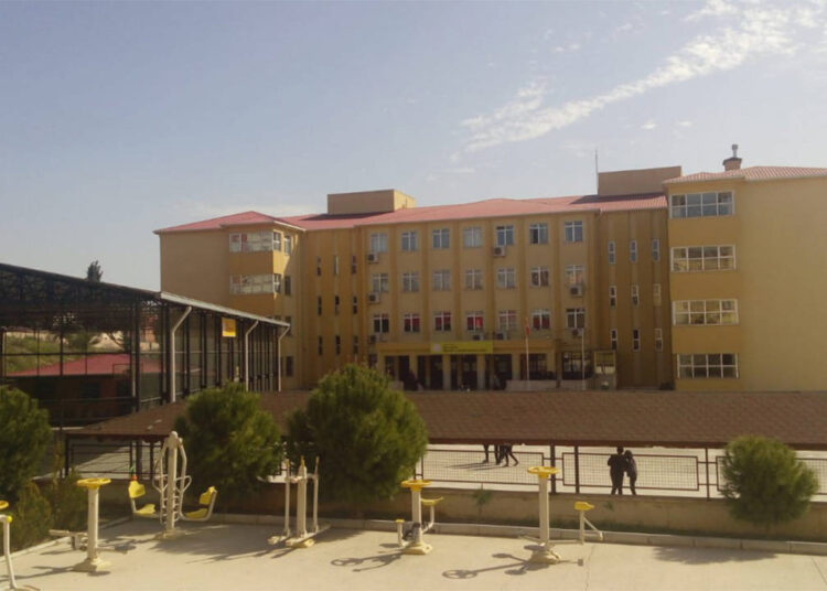 Mersin’de lise öğrencisi kız, okulda intihar etti 1 Mersin’de lise öğrencisi kız, okulda intihar etti