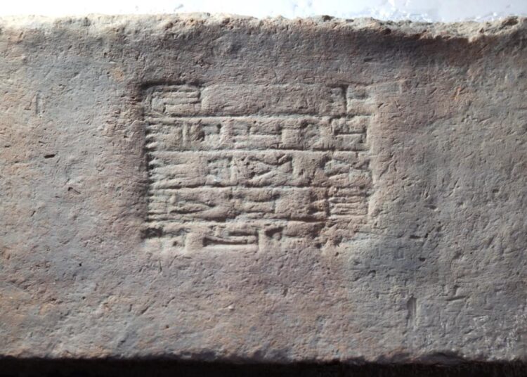 Dünya'nın manyetik alanına 3 bin yıllık Mezopotamya tuğlaları ışık tutuyor 1 Dünya’nın manyetik alanına 3 bin yıllık Mezopotamya tuğlaları ışık tutuyor