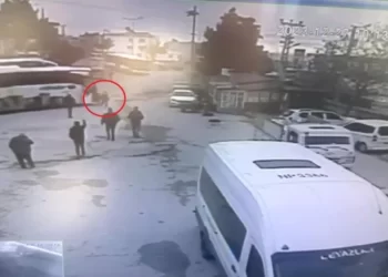 Tartıştığı muavini yolcu dolu otobüsle ezip kaçtı