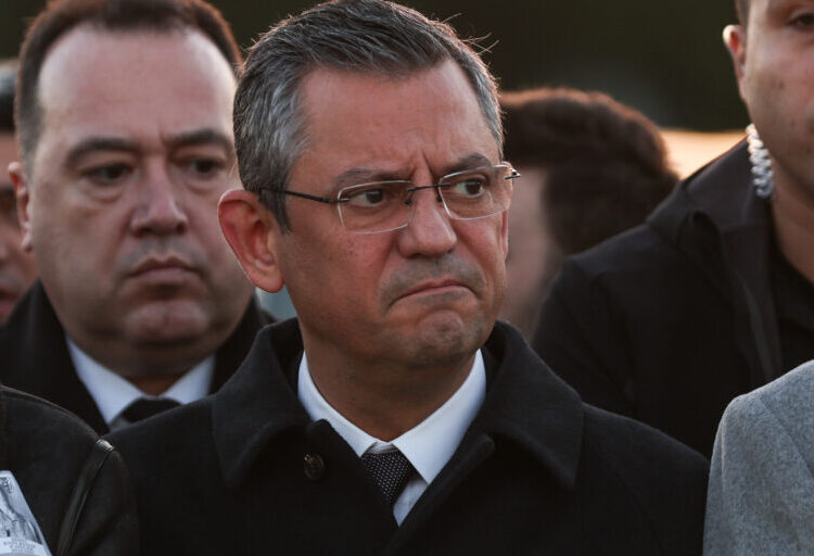 Özgür Özel'den 'cenazede provokasyon' çıkışı: CHP doğru bildiğini yapacak 1 Özgür Özel’den ‘cenazede provokasyon’ çıkışı: CHP doğru bildiğini yapacak