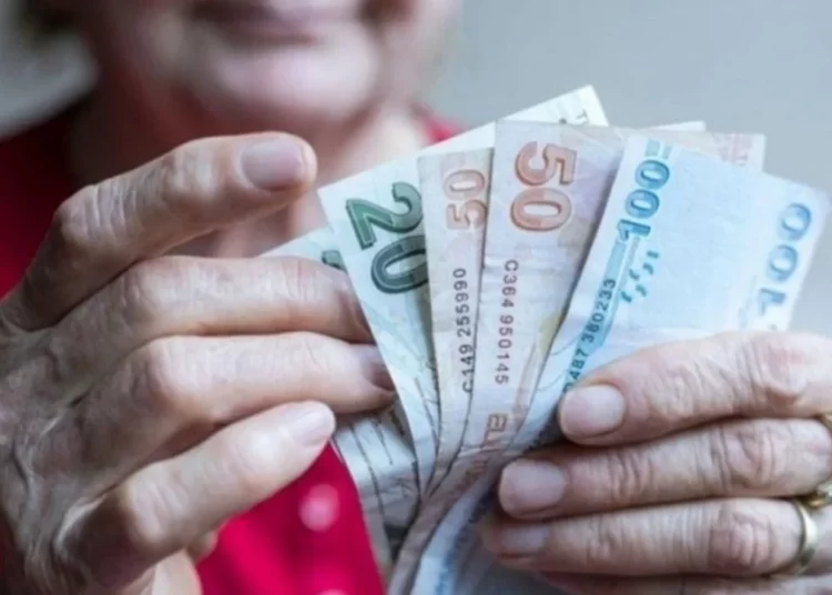 Cumhurbaşkanı Yardımcısı Yılmaz'dan emekliye kötü haber: Enflasyon farkı kadar zam 1 Çalışan emeklilere 5 bin lira düzenlemesi yılbaşından önce yasalaşacak