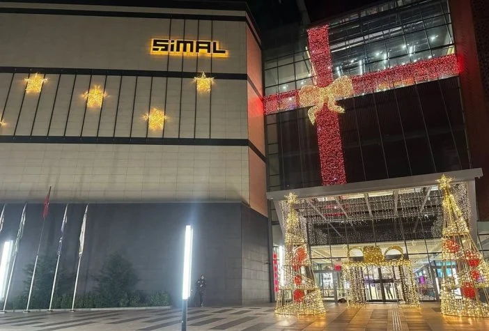 AVM'nin yılbaşı için yaptığı süsleme Rize'yi karıştırdı 1 AVM’nin yılbaşı için yaptığı süsleme Rize’yi karıştırdı