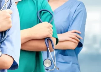 Bozdur bozdur harca! Sağlık çalışanlarının giyim yardımı 70 TL