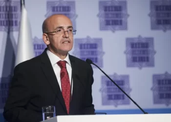 Bakan Şimşek, emekli ikramiyesi ve asgari ücret koşunda Erdoğan’a tepki göstermiş