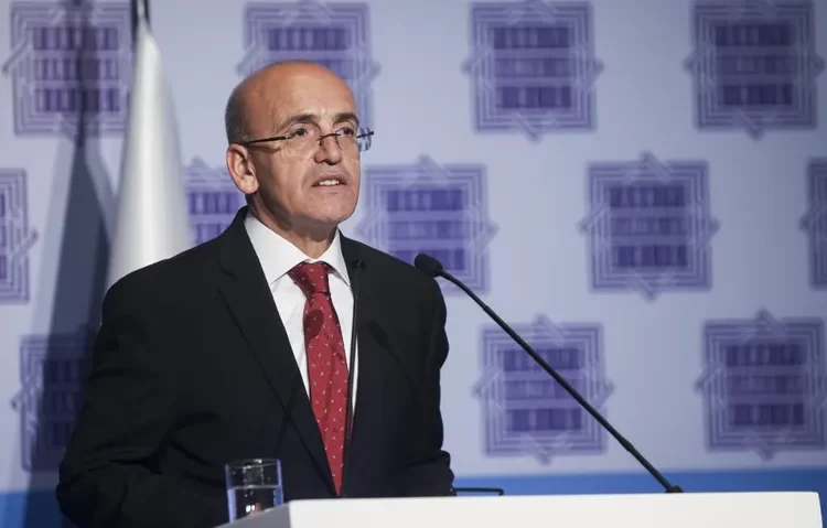 Bakan Şimşek, emekli ikramiyesi ve asgari ücret koşunda Erdoğan’a tepki göstermiş 1 Bakan Şimşek, emekli ikramiyesi ve asgari ücret koşunda Erdoğan’a tepki göstermiş