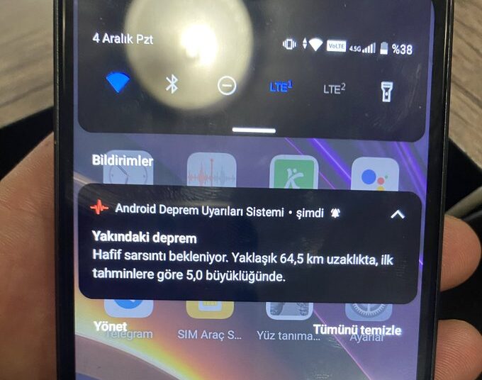 Telefonlardaki uyarı sistemi, depremi saniyeler öncesinden bildi