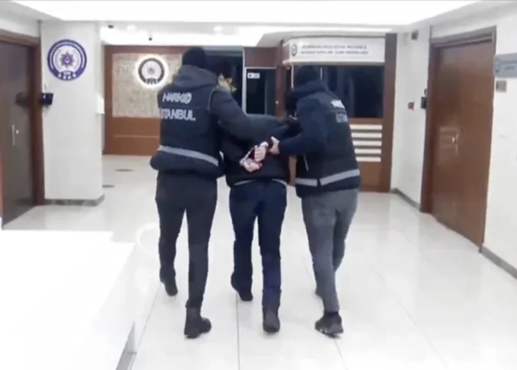 Interpol'un aradığı uyuşturucu finansörü İstanbul'da yakalandı 1 Interpol’un aradığı uyuşturucu finansörü İstanbul’da yakalandı