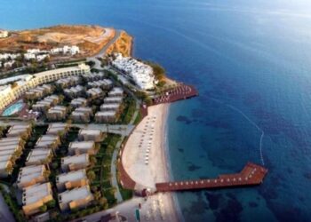 Ev kiraları yüksek olduğu için annesinin yanına taşınan Erkan’ın, Bodrum’da denize sıfır villası varmış