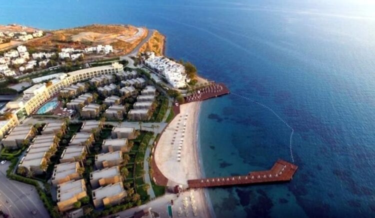 Ev kiraları yüksek olduğu için annesinin yanına taşınan Erkan’ın, Bodrum’da denize sıfır villası varmış