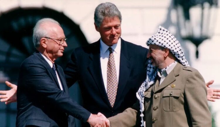 هاجمها نتنياهو ووصفها بالكارثة.. ما هي اتفاقية أوسلو؟ 1 هاجمها نتنياهو ووصفها بالكارثة.. ما هي اتفاقية أوسلو؟