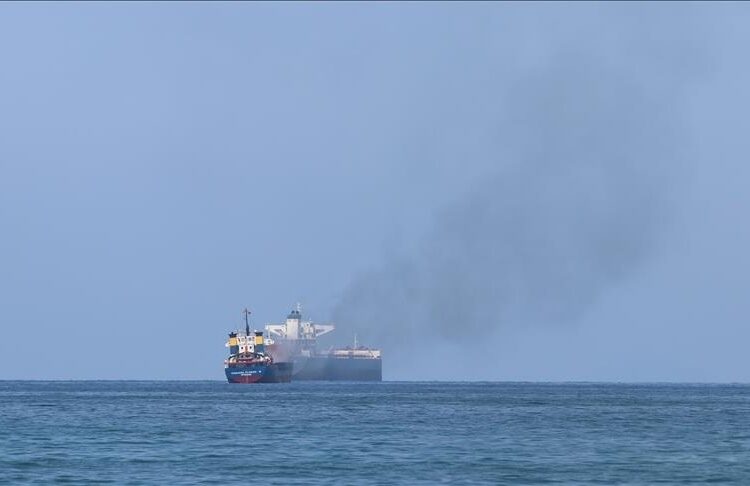 الحوثي: استهداف سفينة متجهة إلى إسرائيل بطائرة مسيرة