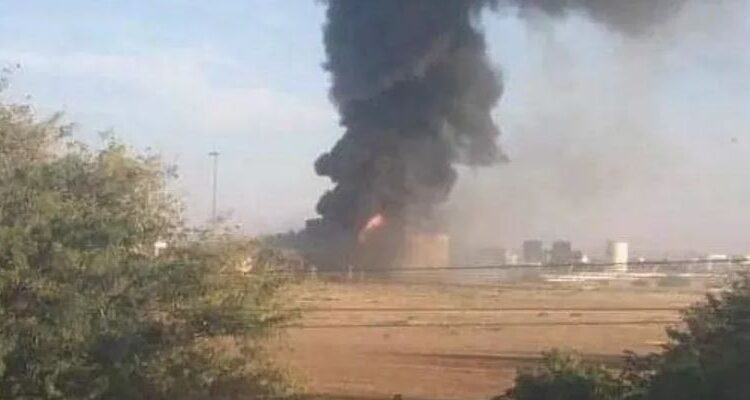 عشرات القتلى بمدن العاصمة.. وتدمير أكبر مصفاة نفط في السودان 1 عشرات القتلى بمدن العاصمة.. وتدمير أكبر مصفاة نفط في السودان