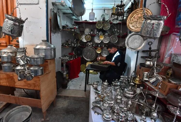 النقش على المعادن تراث عالمي عريق يكافح للاستمرار في بلاد المغرب 1 النقش على المعادن تراث عالمي عريق يكافح للاستمرار في بلاد المغرب