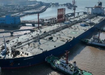 النفط يرتفع مع زيادة المخاوف من توترات باب المندب