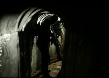  وول ستريت جورنال: إسرائيل تدرس إغراق أنفاق غزة بمياه البحر