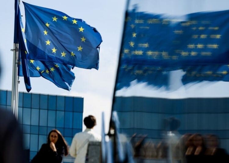 خطوة تاريخية.. أميركا ترحب بقرار الاتحاد الأوروبي فتح باب الانضمام 1 خطوة تاريخية.. أميركا ترحب بقرار الاتحاد الأوروبي فتح باب الانضمام