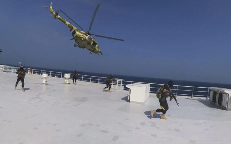 البنتاغون: الحوثيون تحولوا إلى "قطاع طرق" في البحر الأحمر 1 البنتاغون: الحوثيون تحولوا إلى “قطاع طرق” في البحر الأحمر