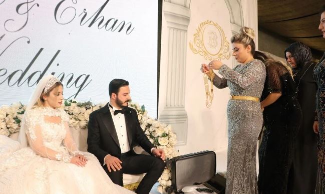 8 كلغ ذهب و6 ملايين ليرة بحفل زفاف تثير الانتقادات في تركيا 1 8 كلغ ذهب و6 ملايين ليرة بحفل زفاف تثير الانتقادات في تركيا