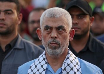 تقارير: إسرائيل تدرس خيار ترحيل قادة “حماس” مقابل الرهائن