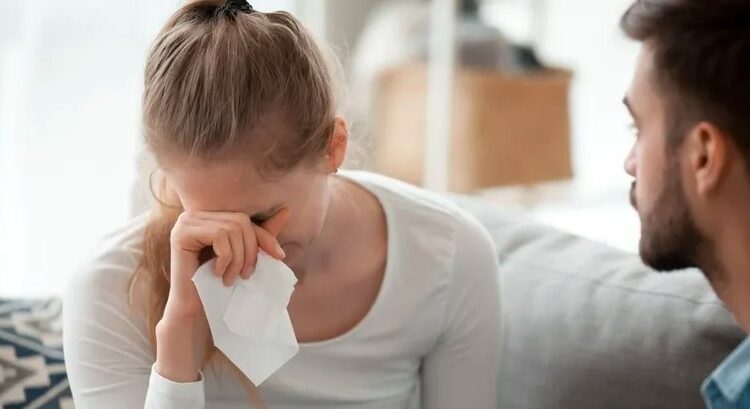 لماذا يضعف الرجال أمام دموع النساء؟.. دراسة توضح 1 لماذا يضعف الرجال أمام دموع النساء؟.. دراسة توضح