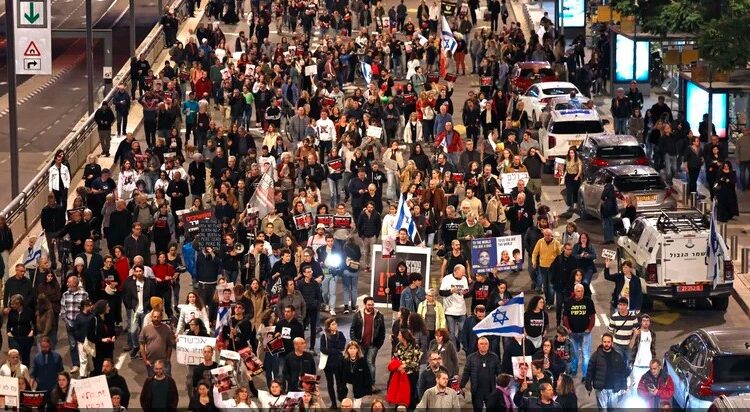 غضب في إسرائيل بعد إعلان الجيش قتل 3 رهائن “بالخطأ”