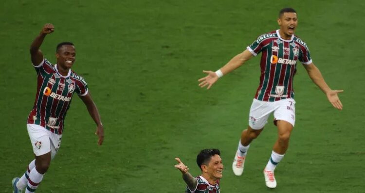 منافس الأهلي.. فلومينينسي فريق "كبار السن" والكُرة العشوائية 1 منافس الأهلي.. فلومينينسي فريق “كبار السن” والكُرة العشوائية