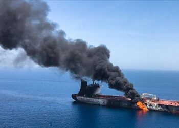 الحوثيون يعلنون استهداف سفينتين إسرائيليتين بالبحر الأحمر