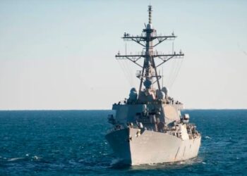 سفينة حربية أميركية تُسقط 4 طائرات مسيّرة أطلقها الحوثي تجاهها فوق البحر الأحمر