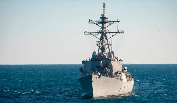 سفينة حربية أميركية تُسقط 4 طائرات مسيّرة أطلقها الحوثي تجاهها فوق البحر الأحمر
