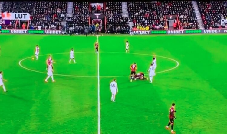 شاهد.. سكتة قلبية تسقط لاعباً على الأرض أمام الجماهير