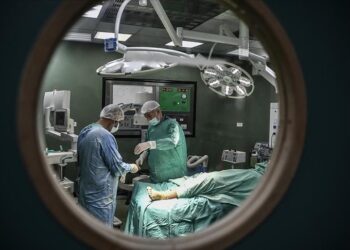 الصحة العالمية: قلقون إزاء احتجاز واستجواب عاملين صحيين بغزة